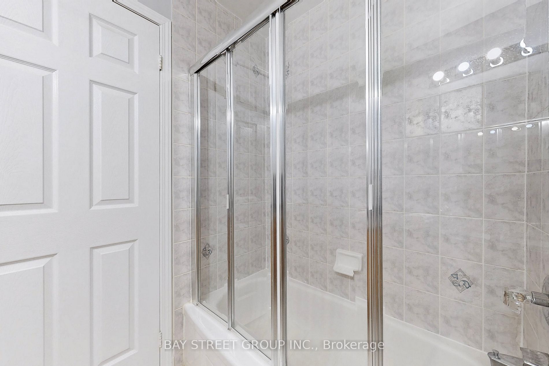 25 Tower Bridge Cres
