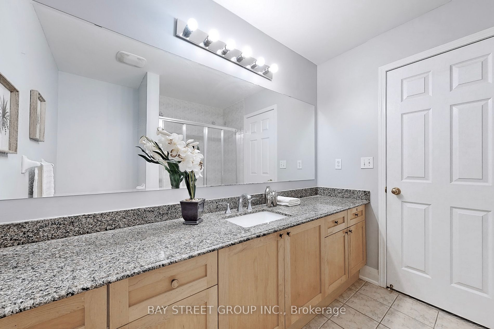 25 Tower Bridge Cres