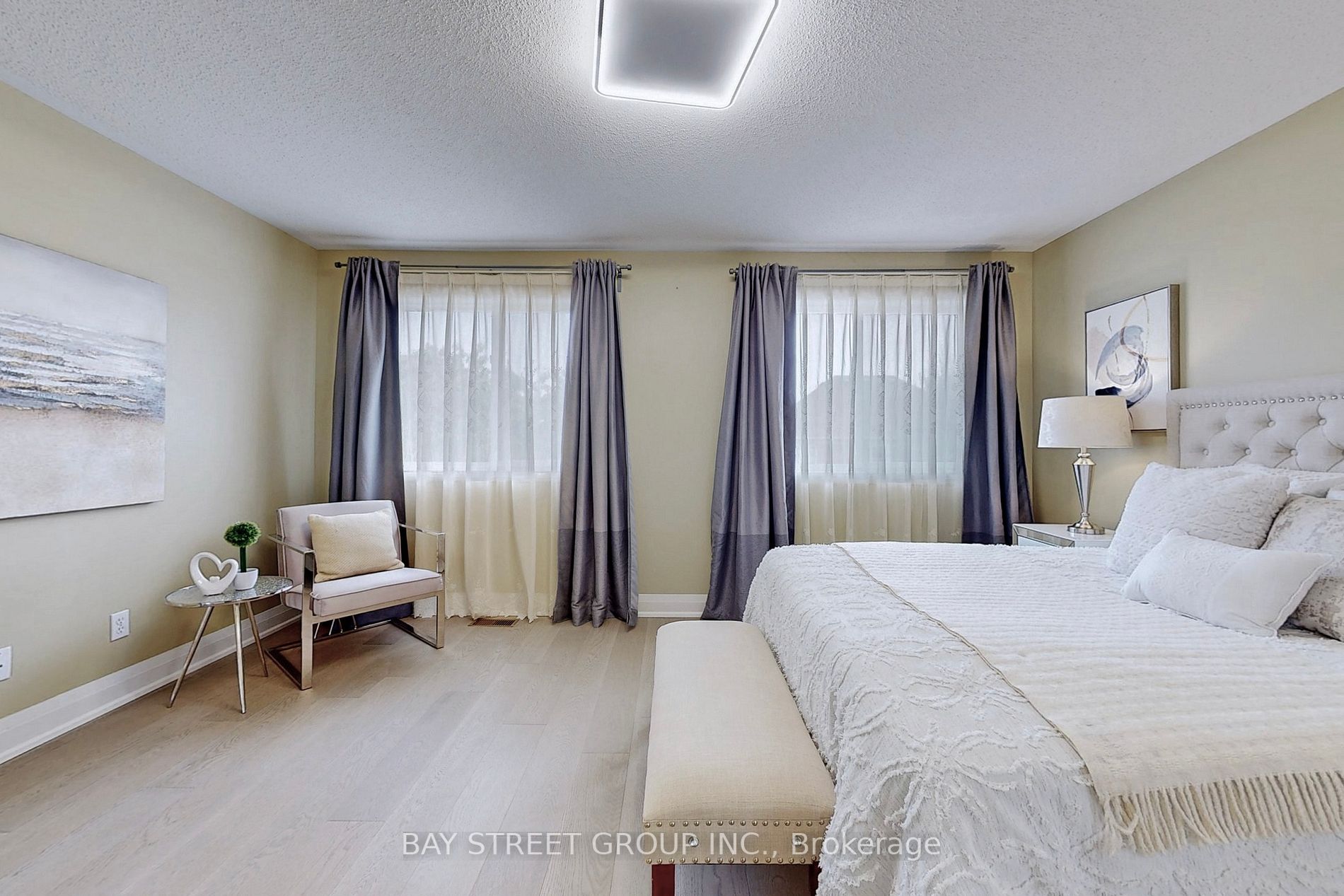 25 Tower Bridge Cres