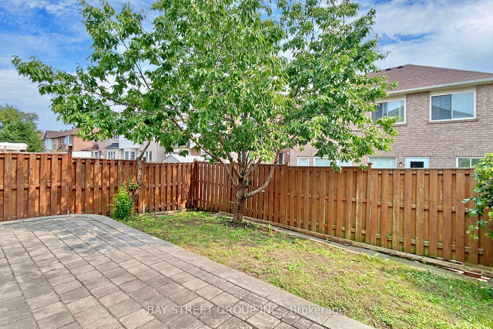 25 Tower Bridge Cres