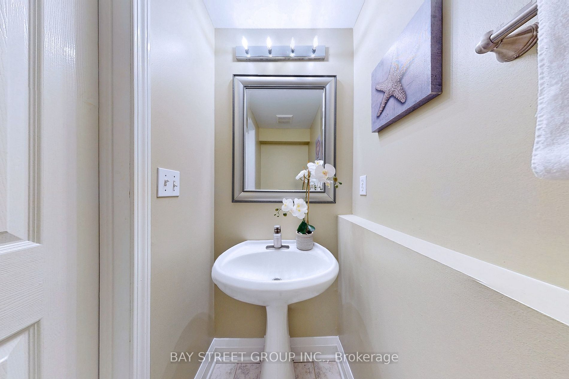 25 Tower Bridge Cres