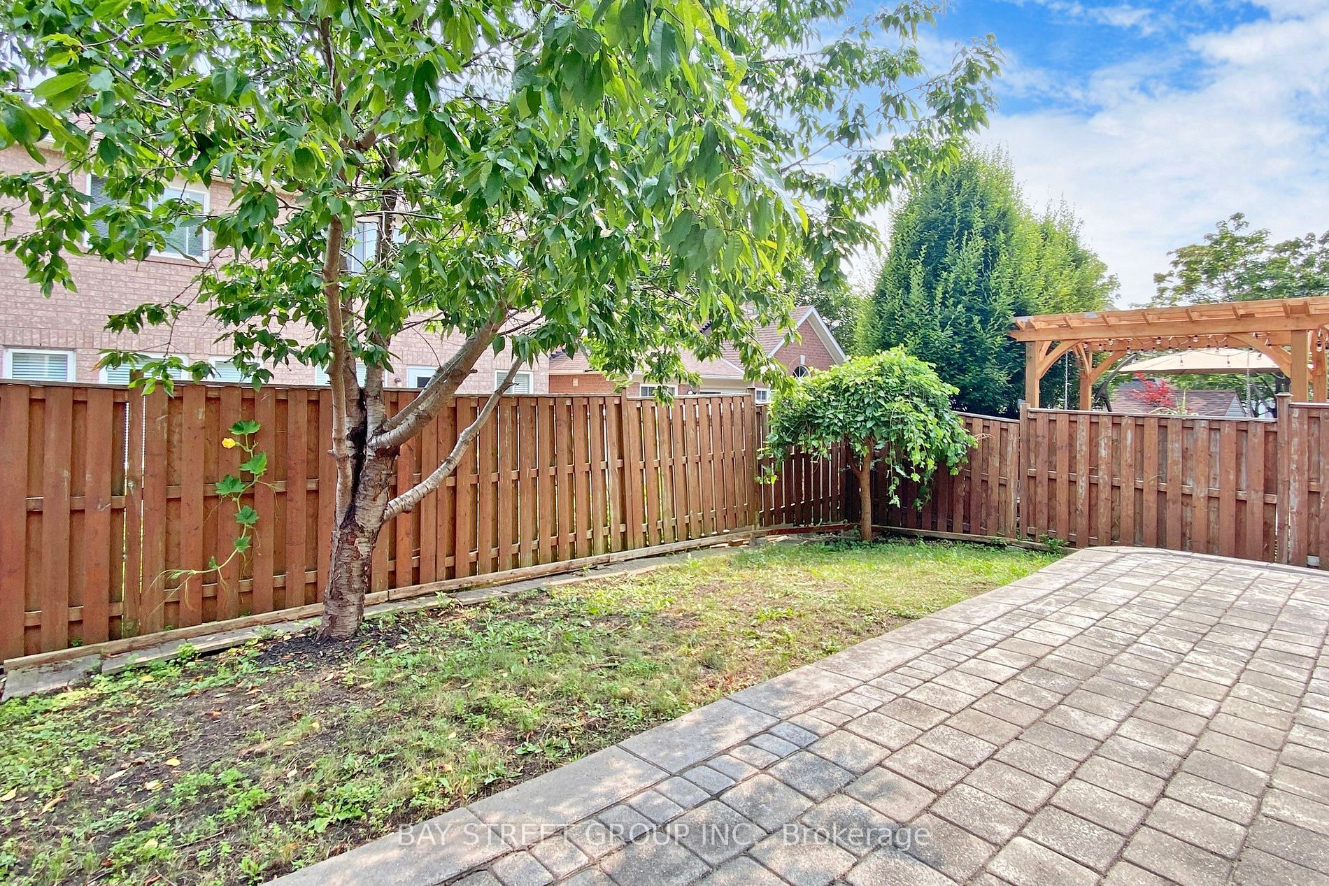 25 Tower Bridge Cres