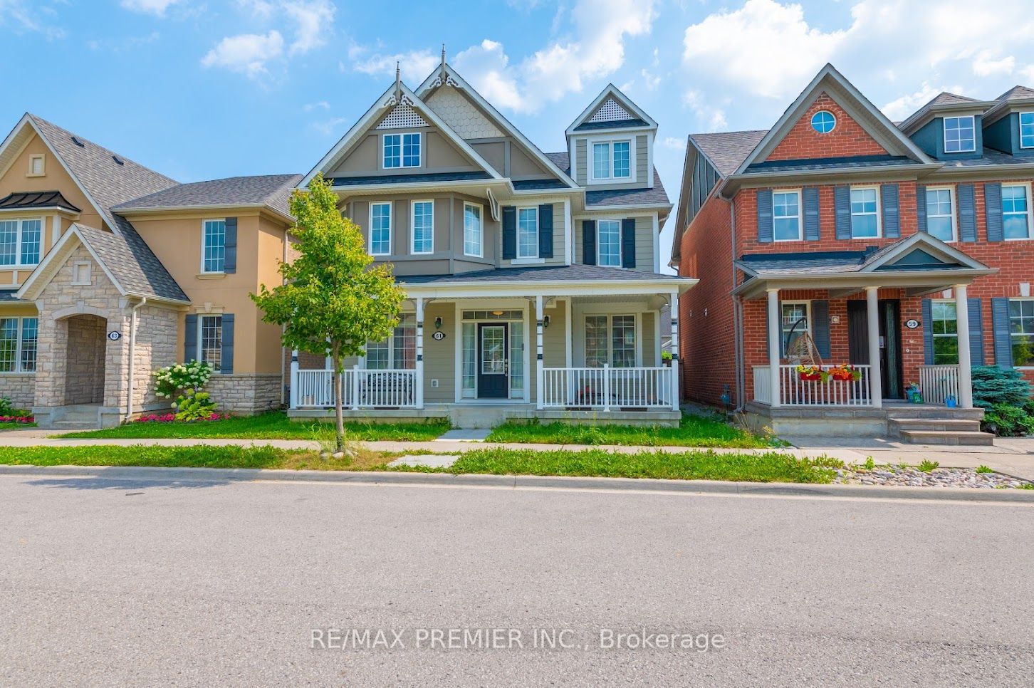 61 Demott Ave