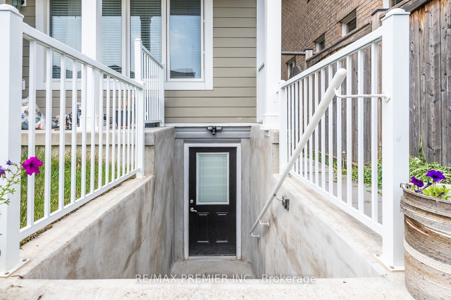 61 Demott Avenue