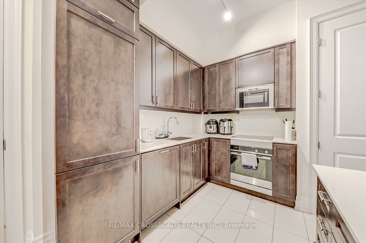 9075 Jane St, #114