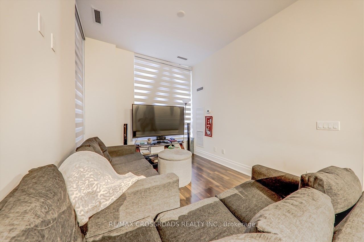 9075 Jane St, #114