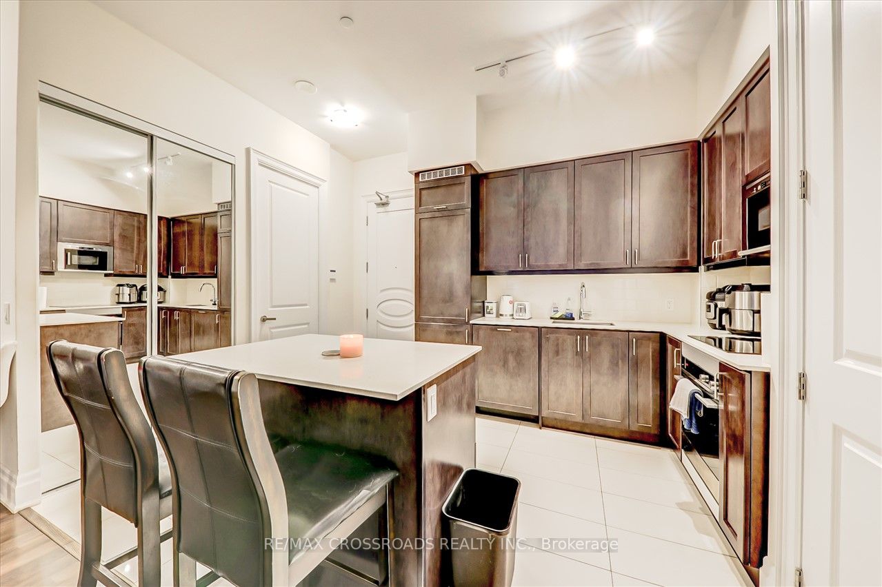 9075 Jane St, #114