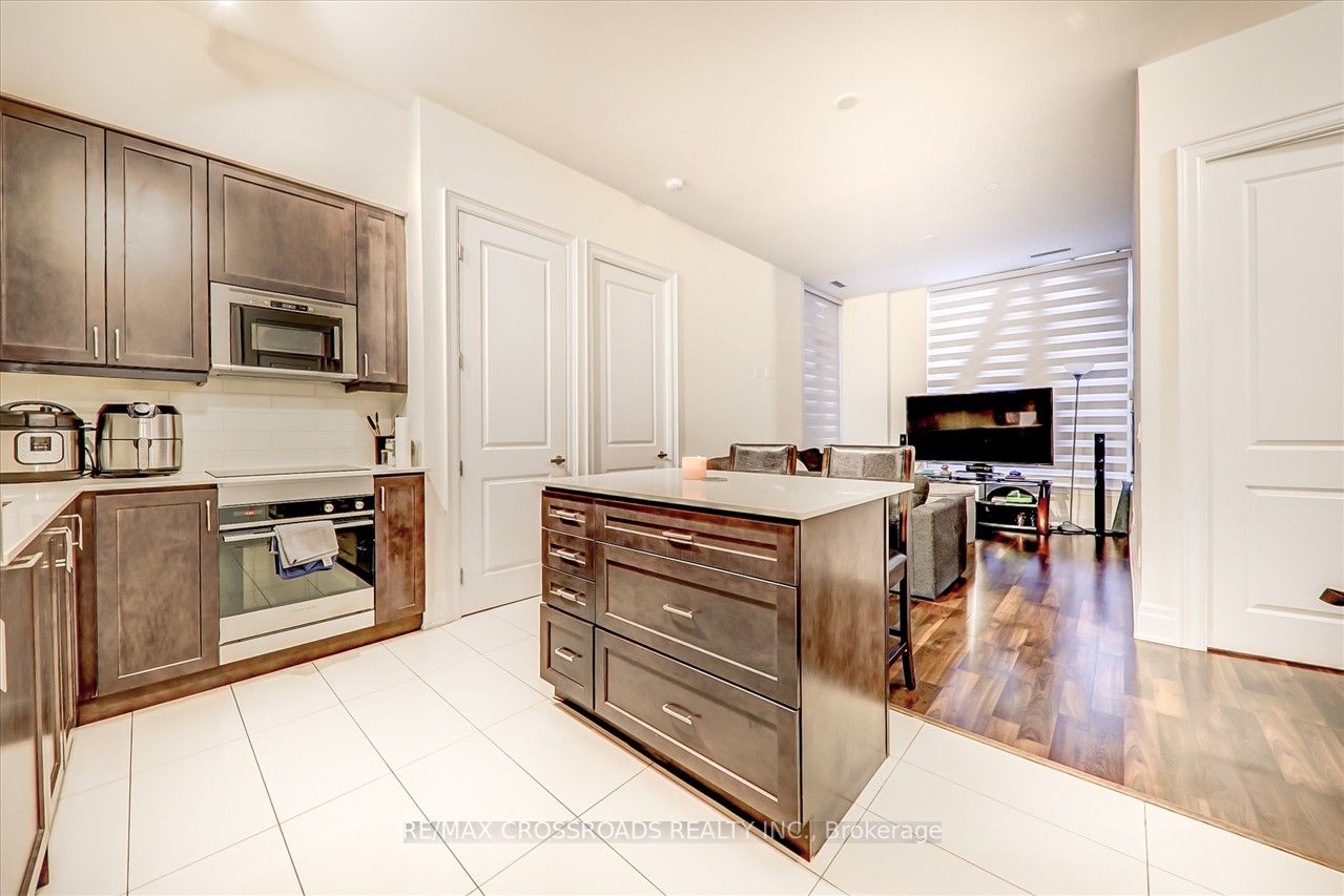 9075 Jane St, #114