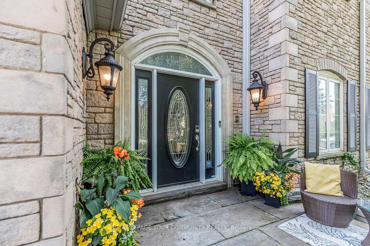 958 Creebridge Cres