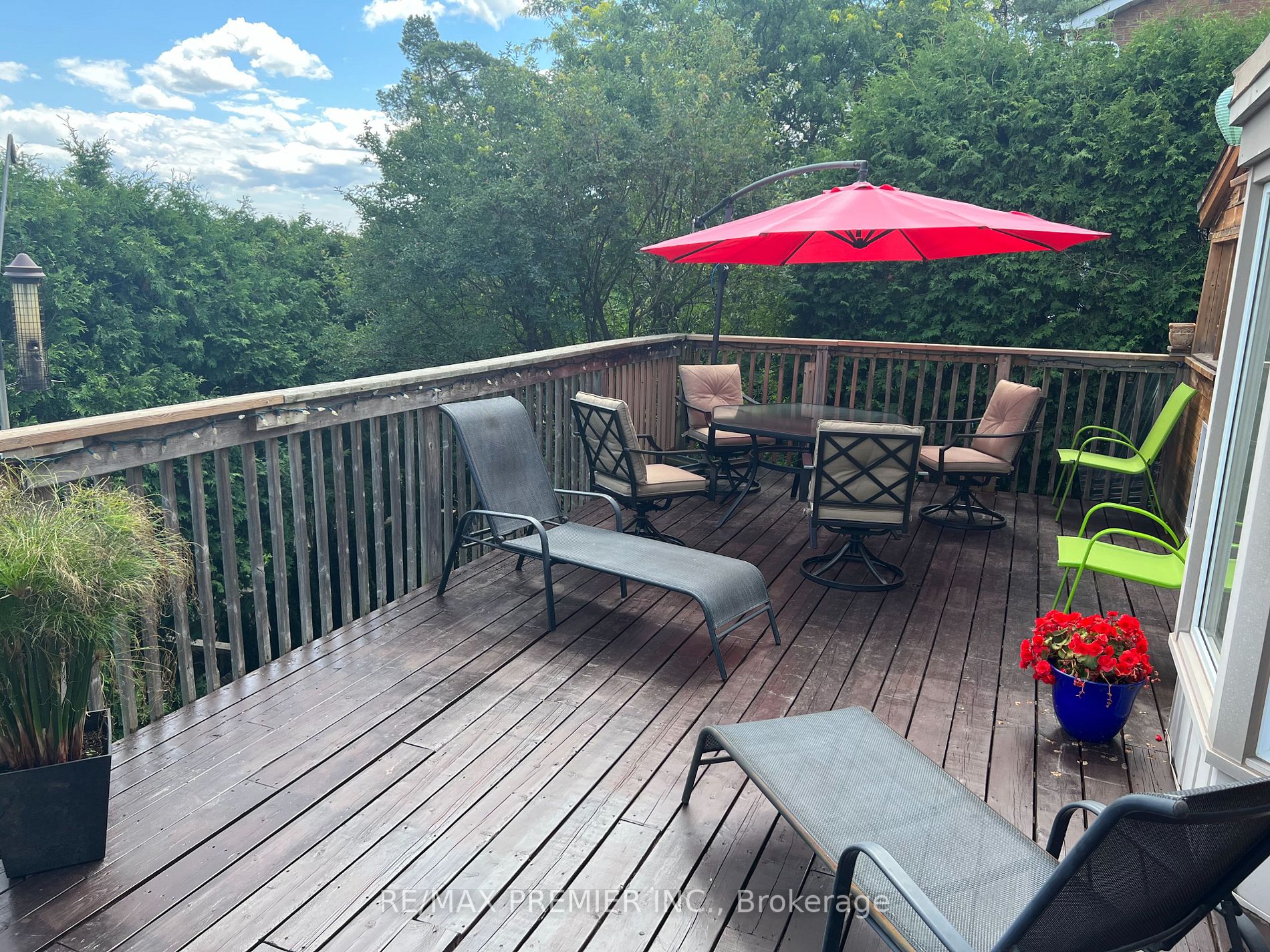 27 Dawson Cres