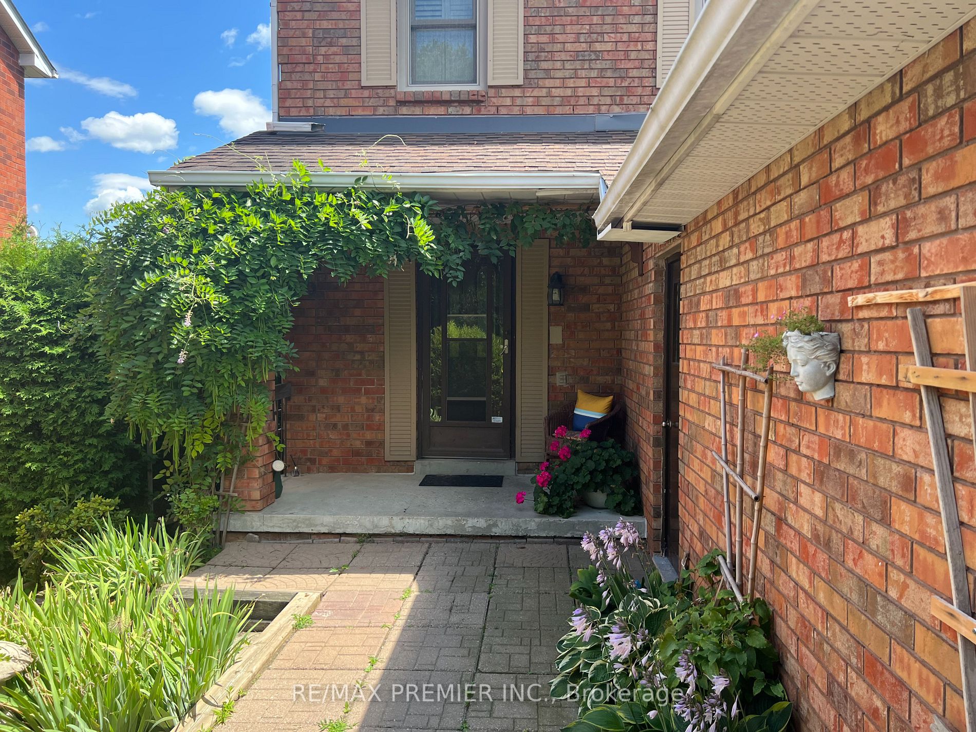 27 Dawson Cres