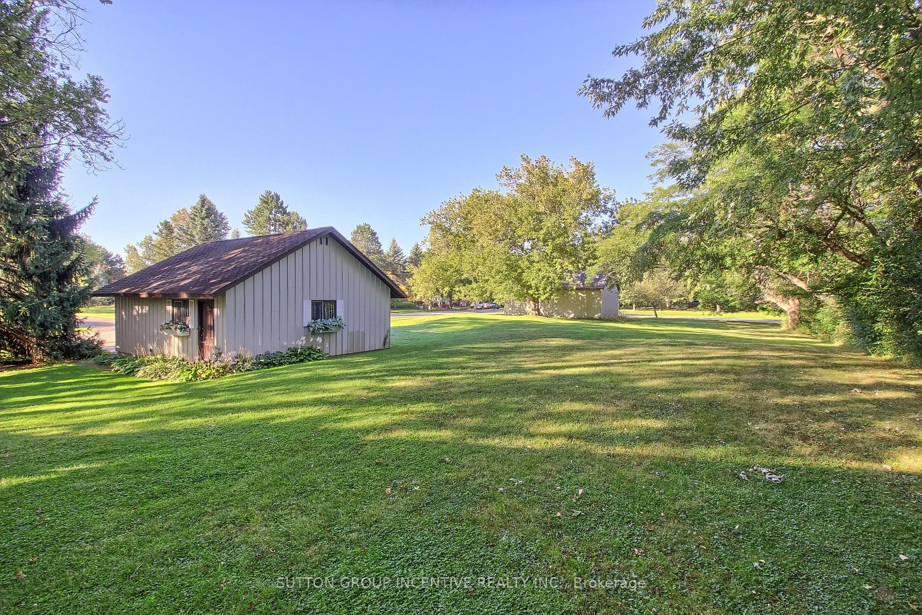 10 Kingscross Dr