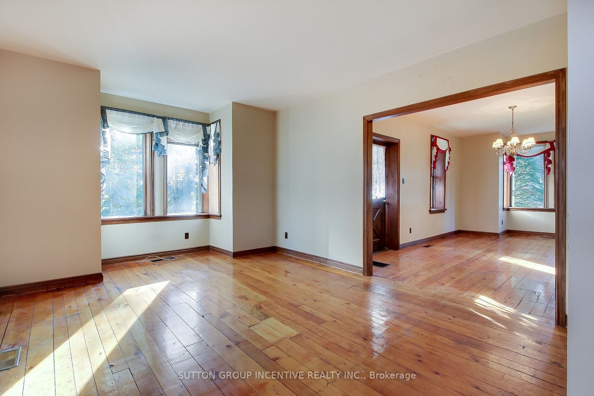 10 Kingscross Dr