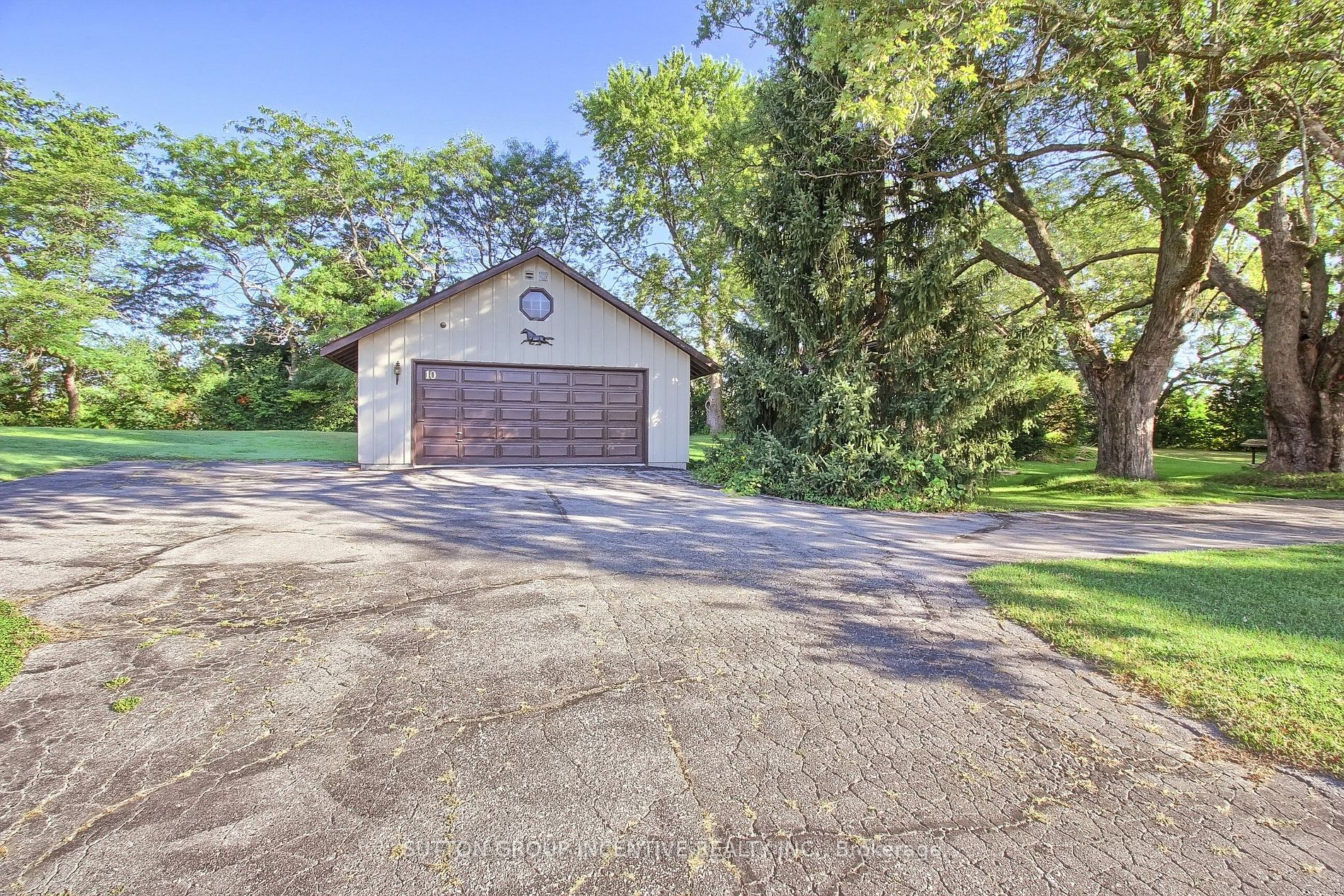 10 Kingscross Dr