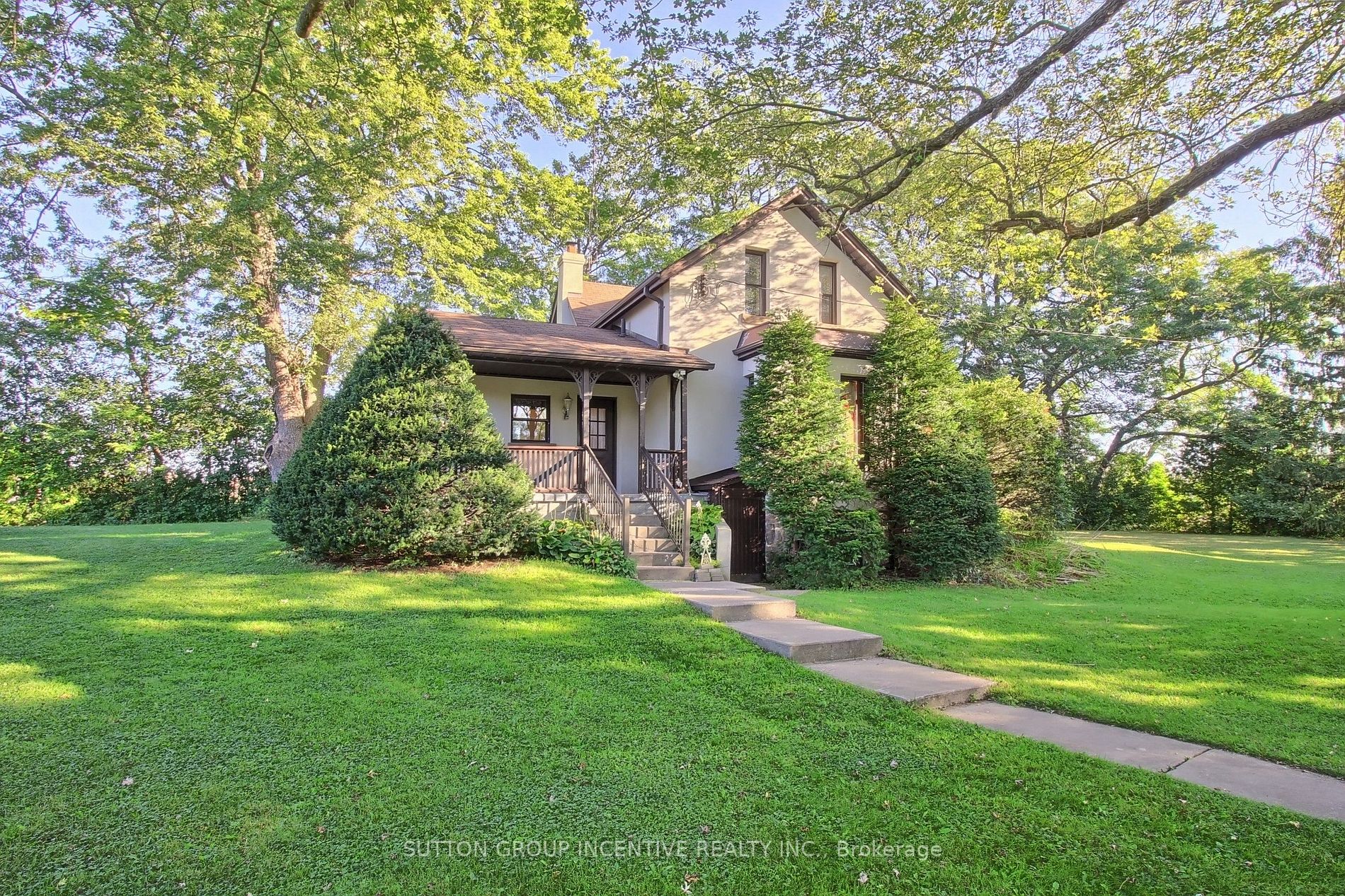 10 Kingscross Dr