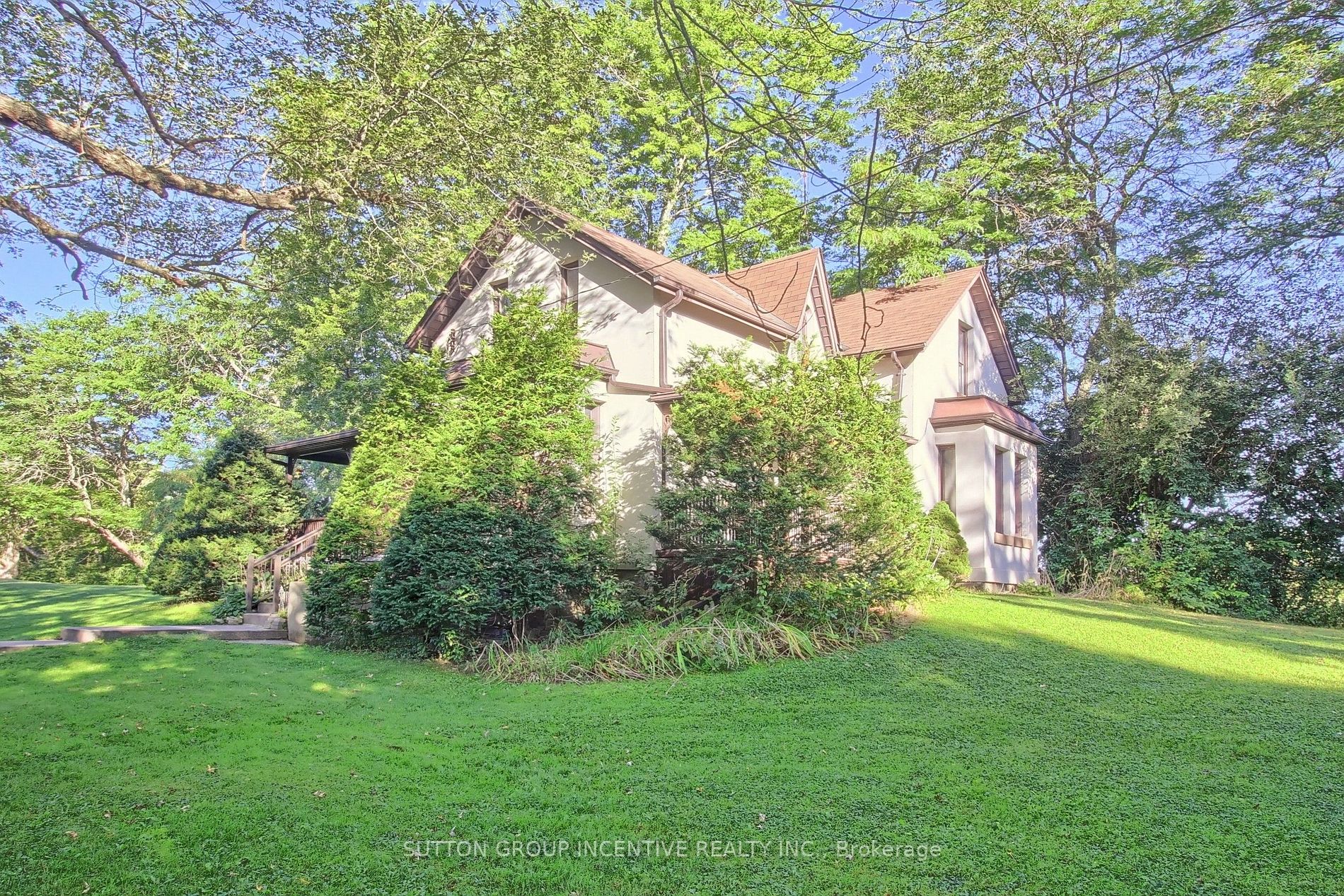 10 Kingscross Dr