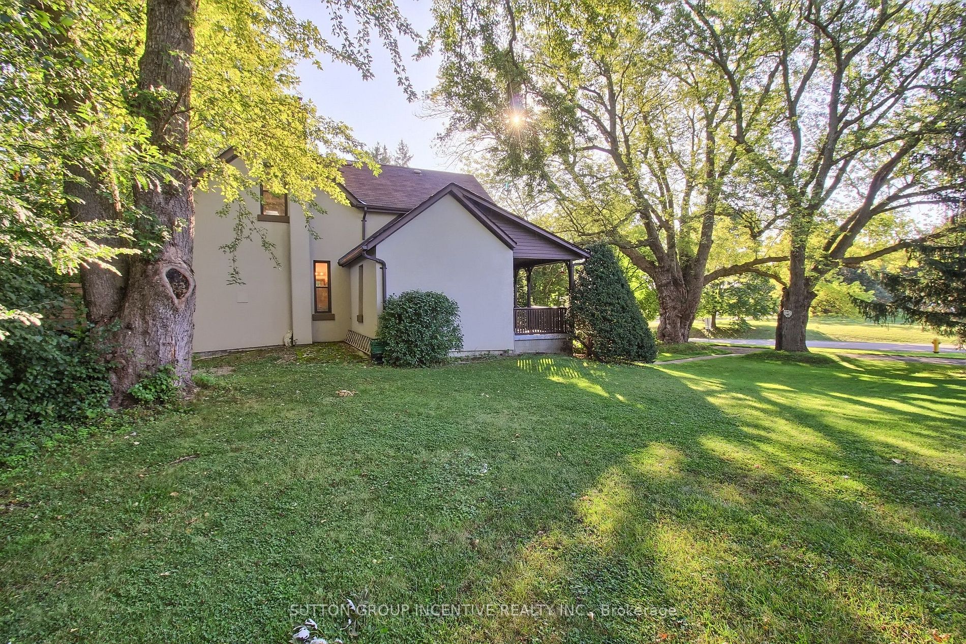 10 Kingscross Dr