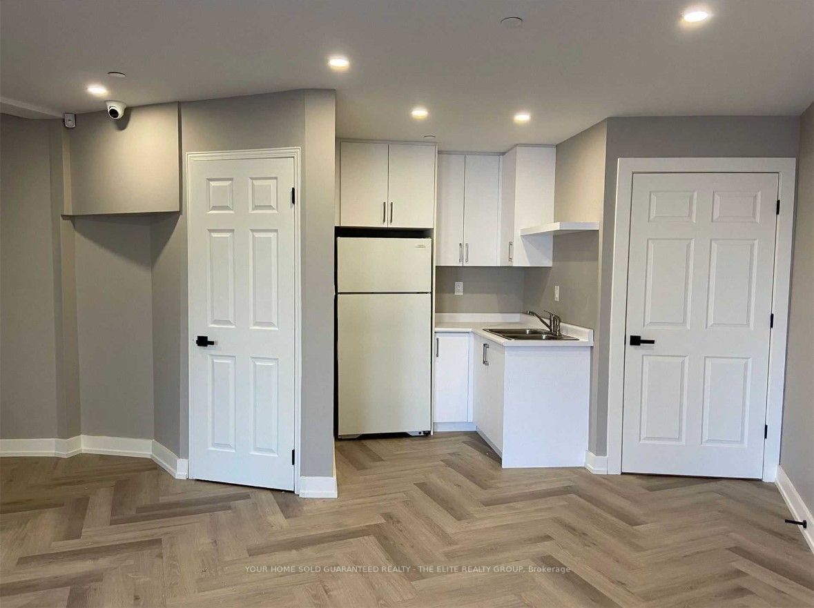 250 Regina Rd, #15