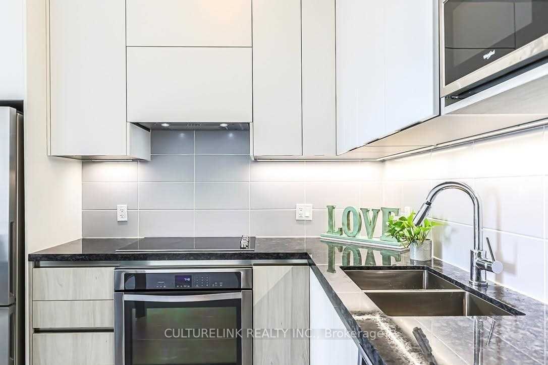 25 Water Walk Dr, #Ph03