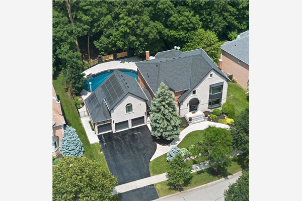 52 Hodgkinson Cres, Aurora
