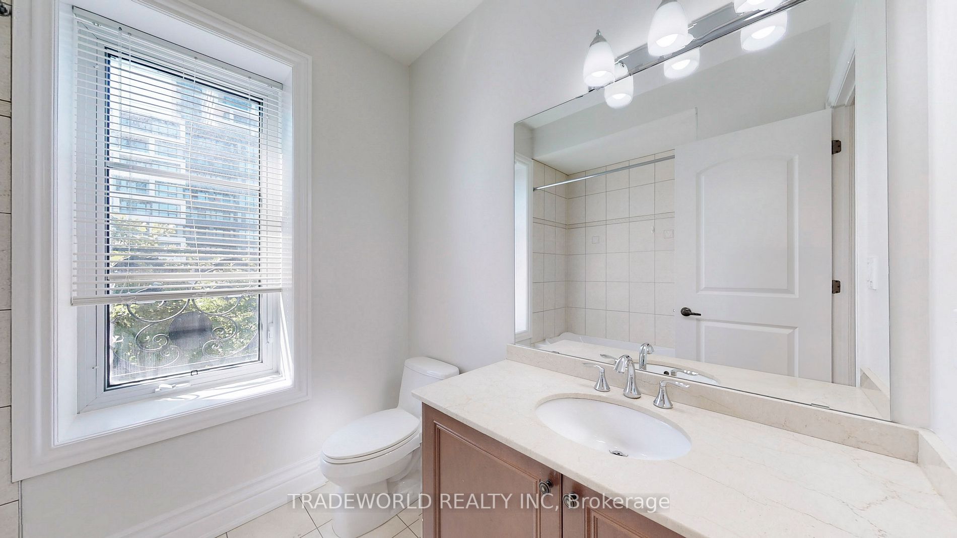 1 Verclaire Gate, #206