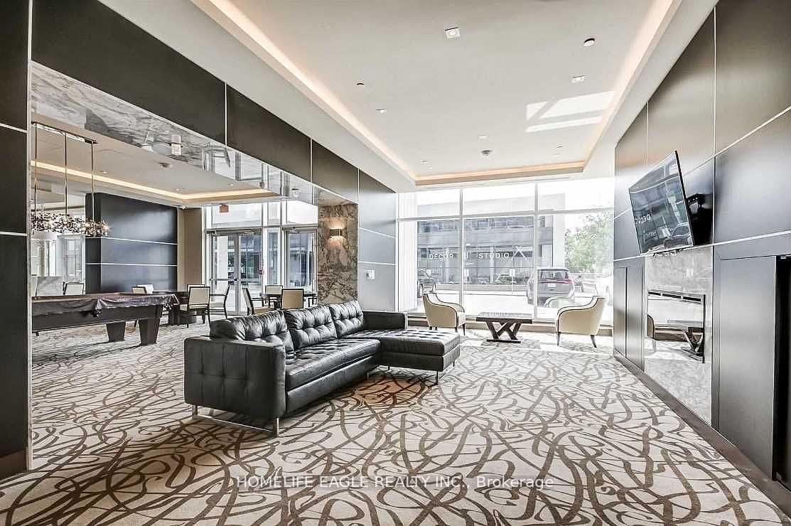 9600 Yonge St, #1011