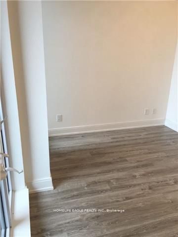 9600 Yonge St, #1011
