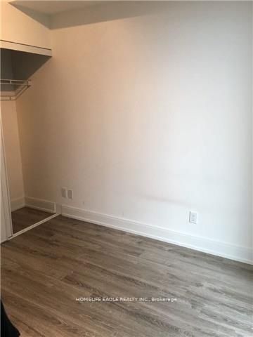 9600 Yonge St, #1011