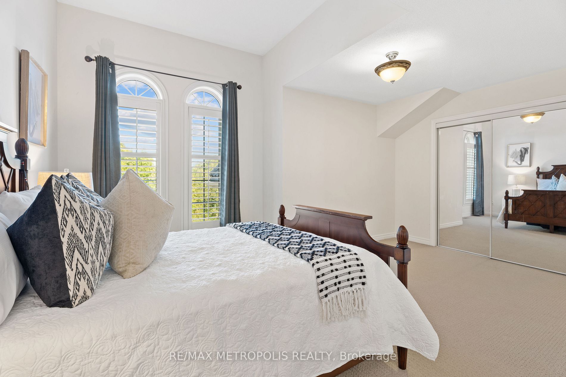 4 Everton Crt