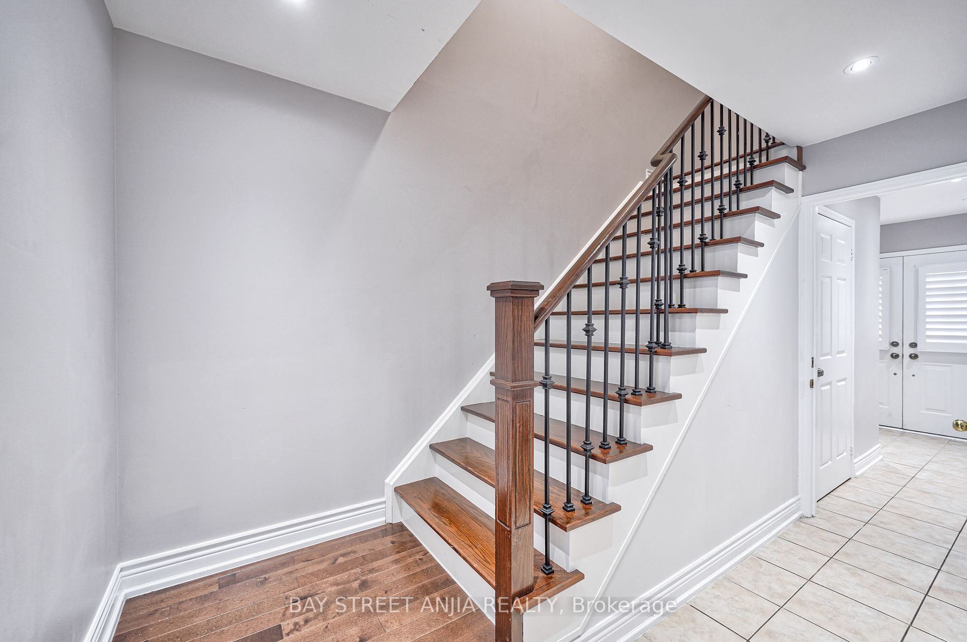 112 Guinevere Road