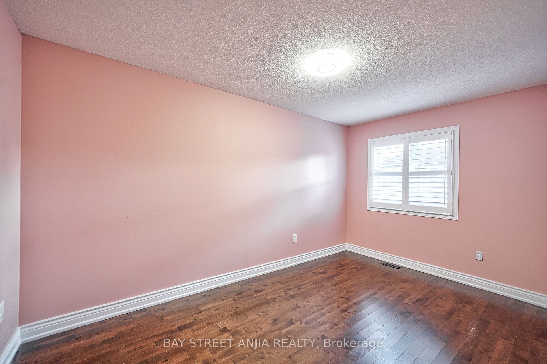 112 Guinevere Road
