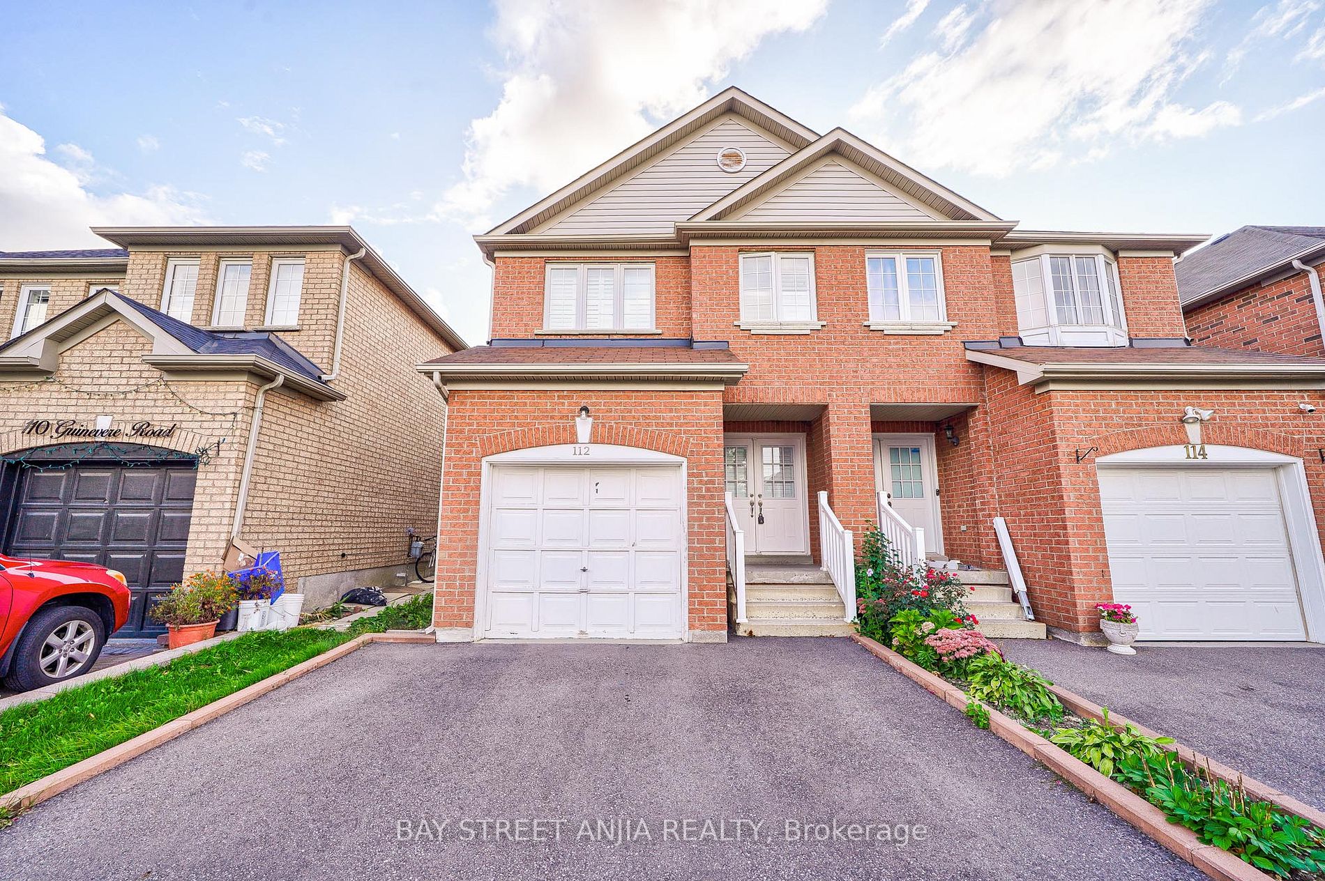 112 Guinevere Rd