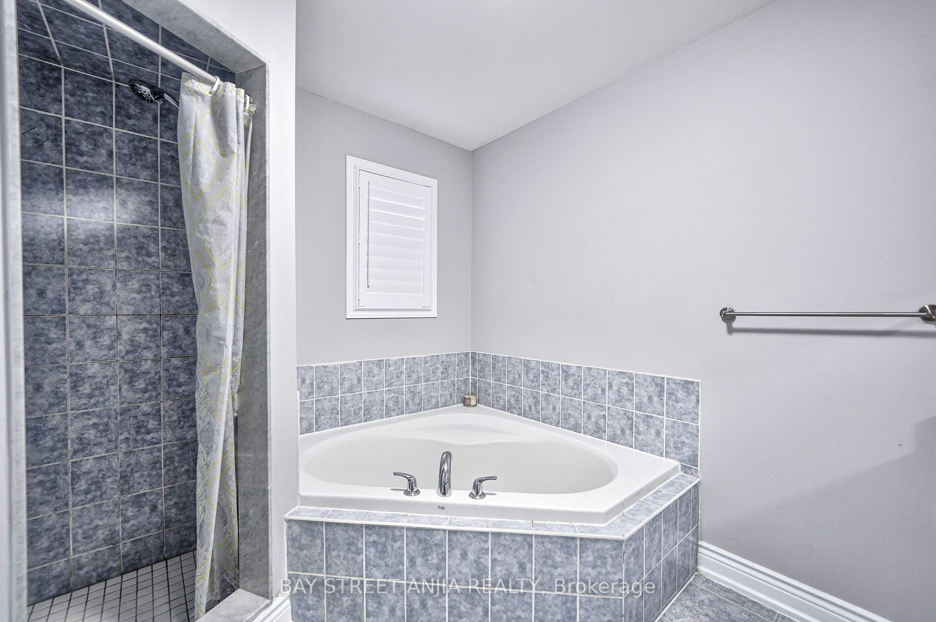 112 Guinevere Road