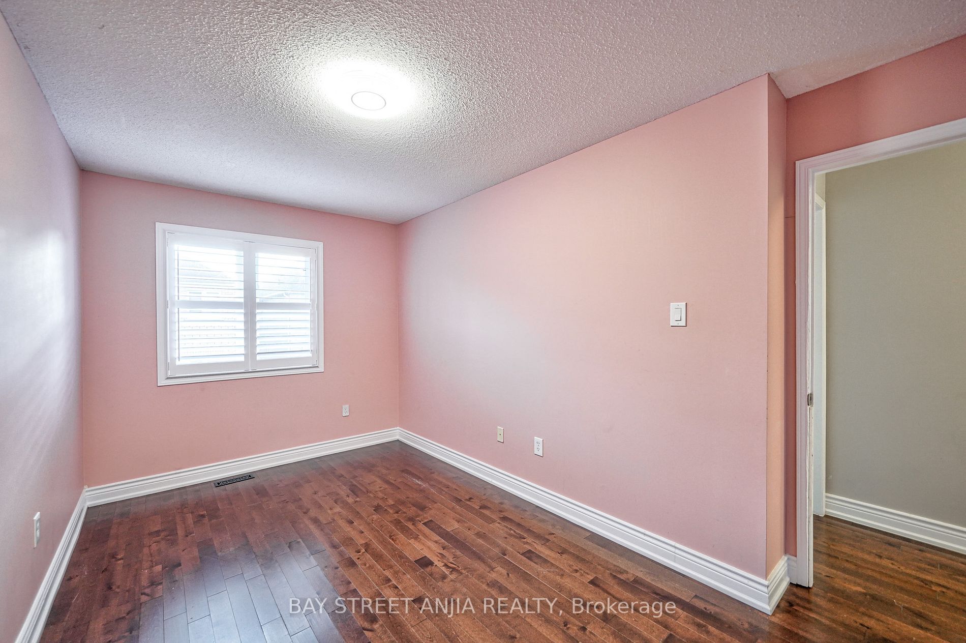 112 Guinevere Road