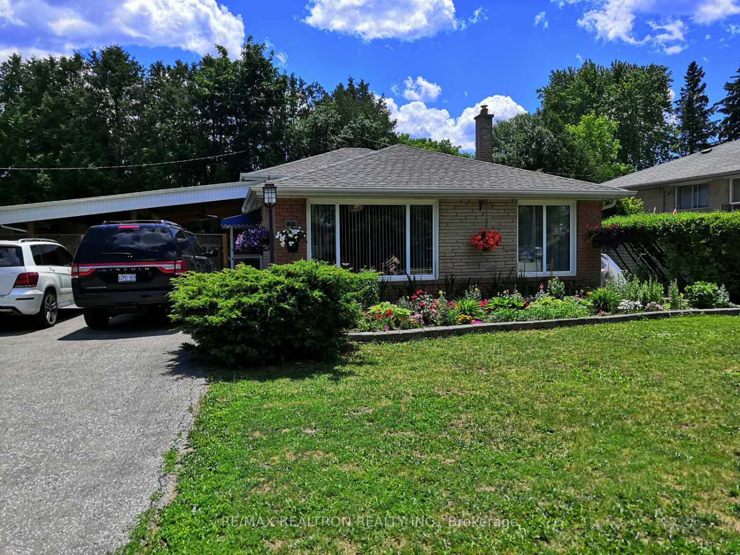 29 Aurora Heights Dr