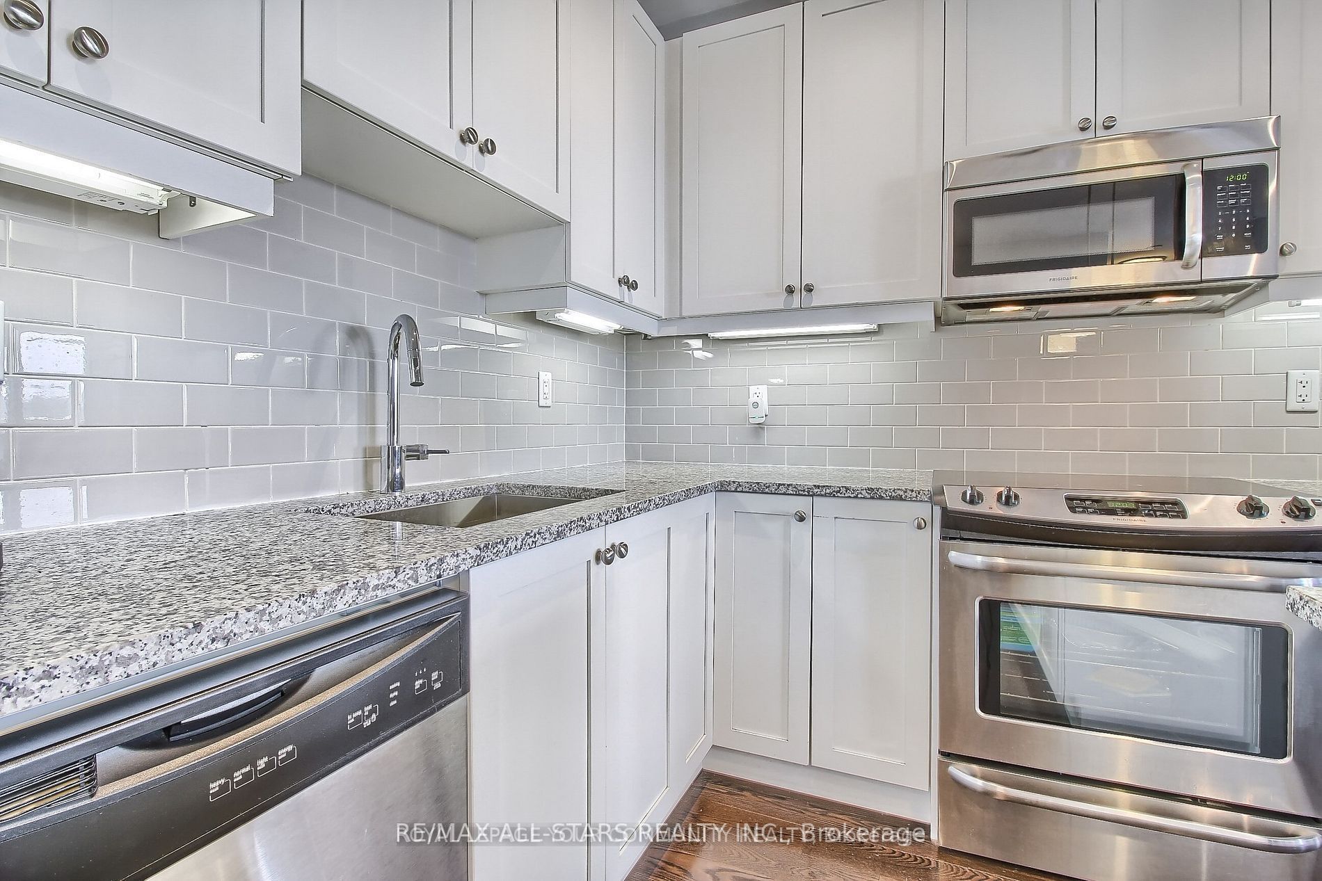 15277 Yonge St S, #609