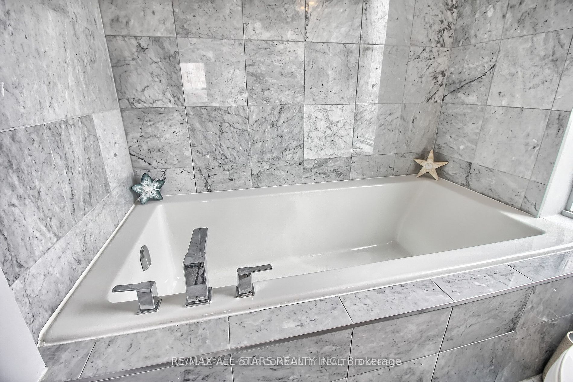 15277 Yonge St S, #609