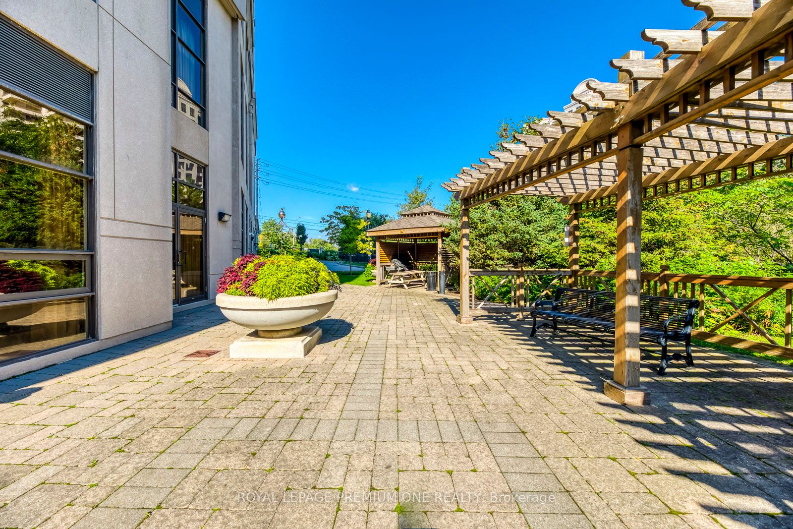 9225 jane Street, #806