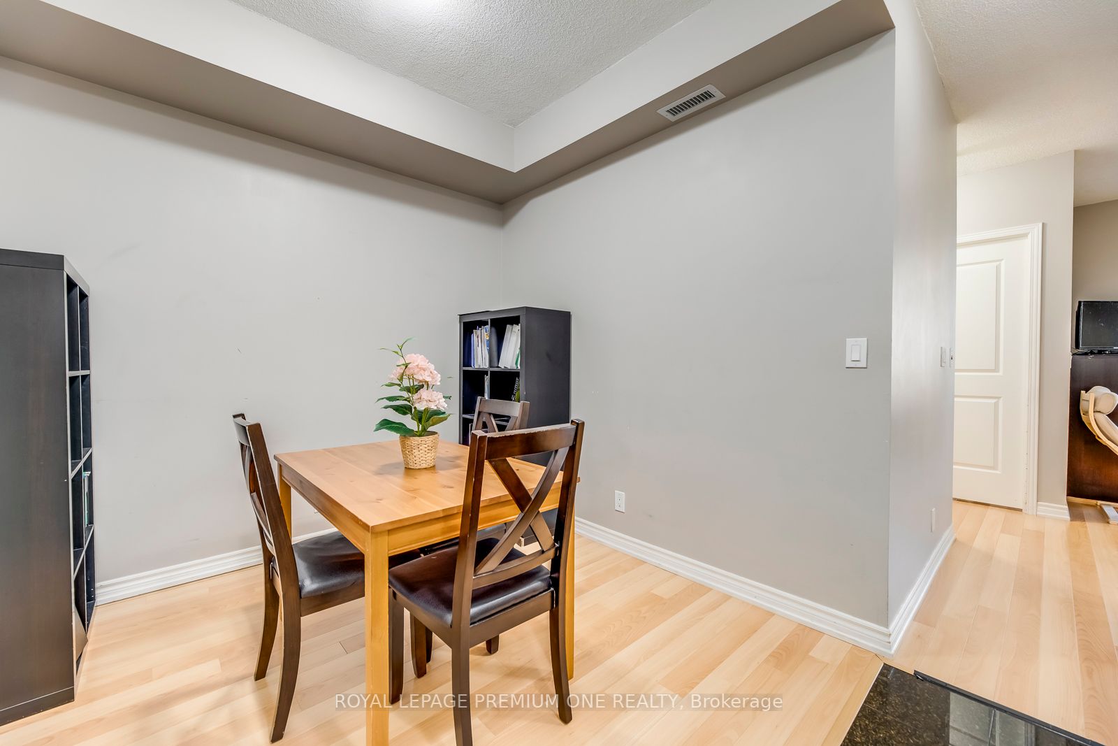 9225 jane Street, #806