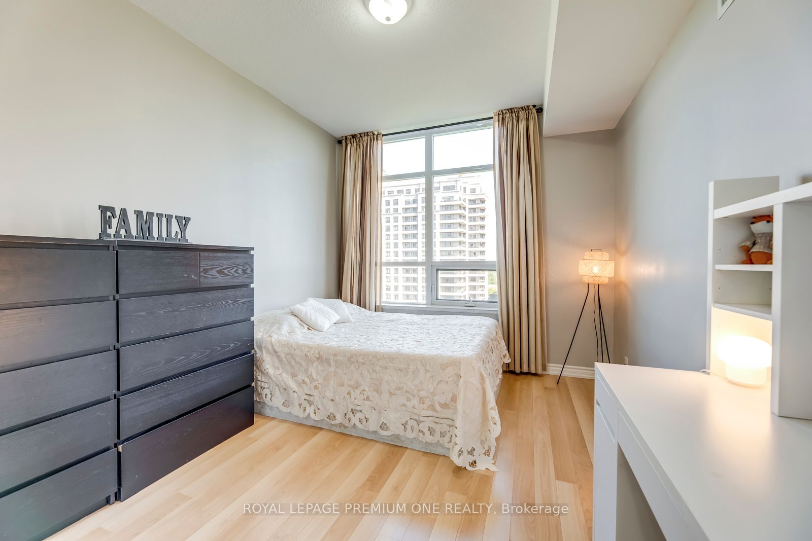 9225 jane Street, #806