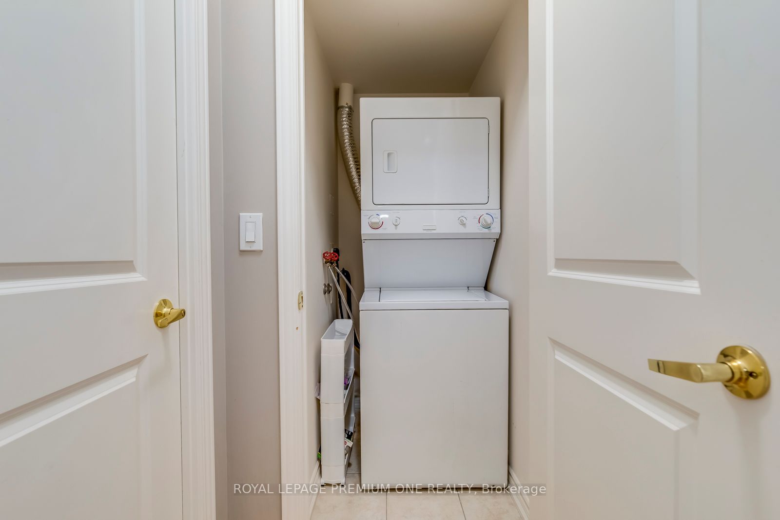 9225 jane Street, #806
