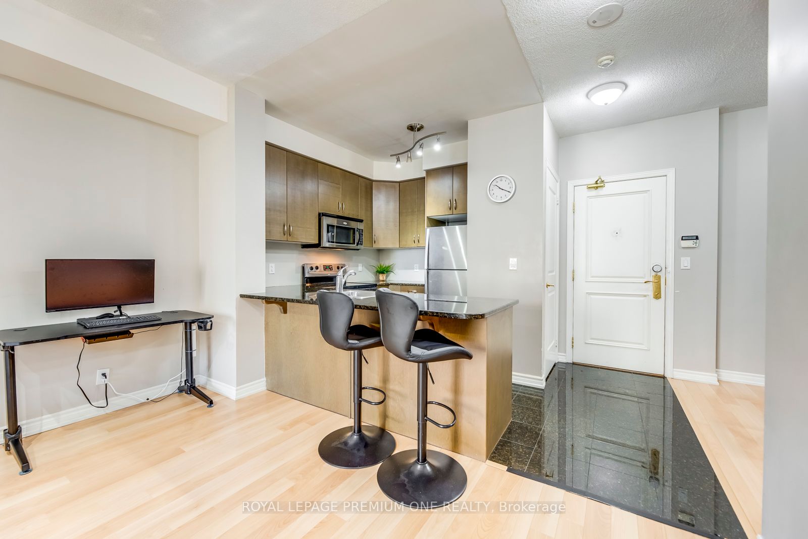 9225 jane Street, #806