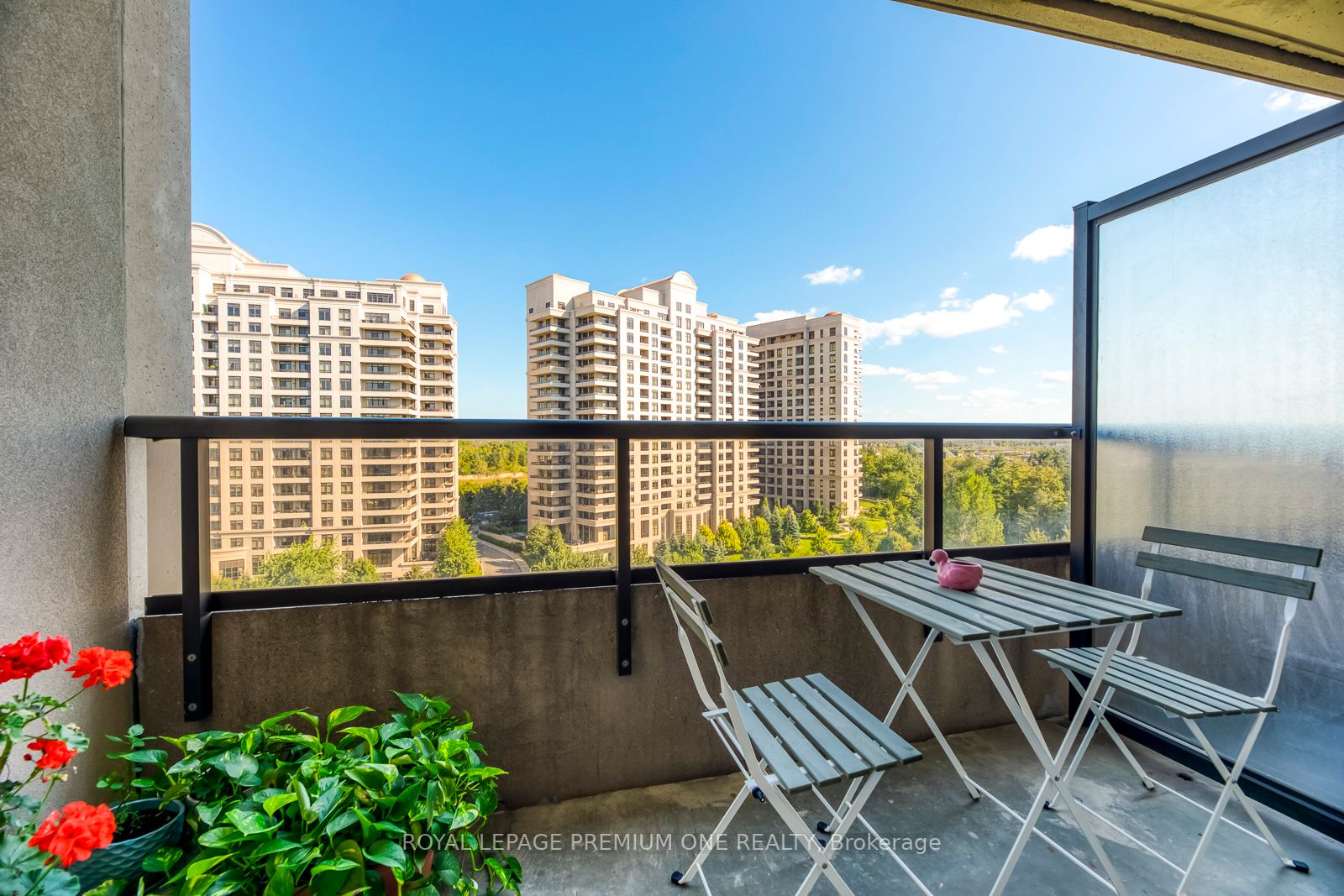 9225 jane Street, #806
