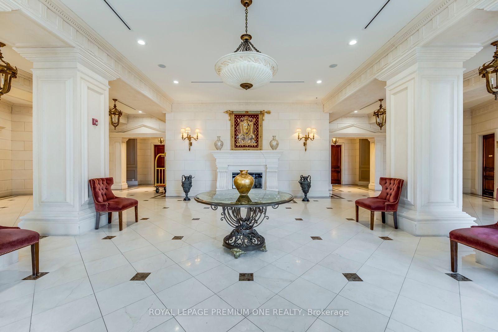 9225 Jane St, #806