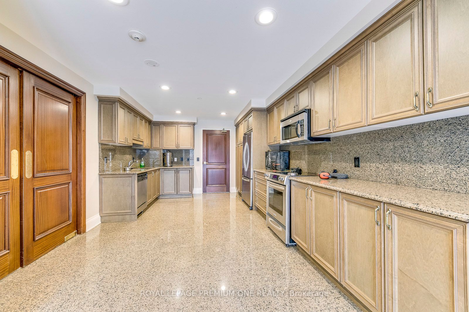 9225 jane Street, #806