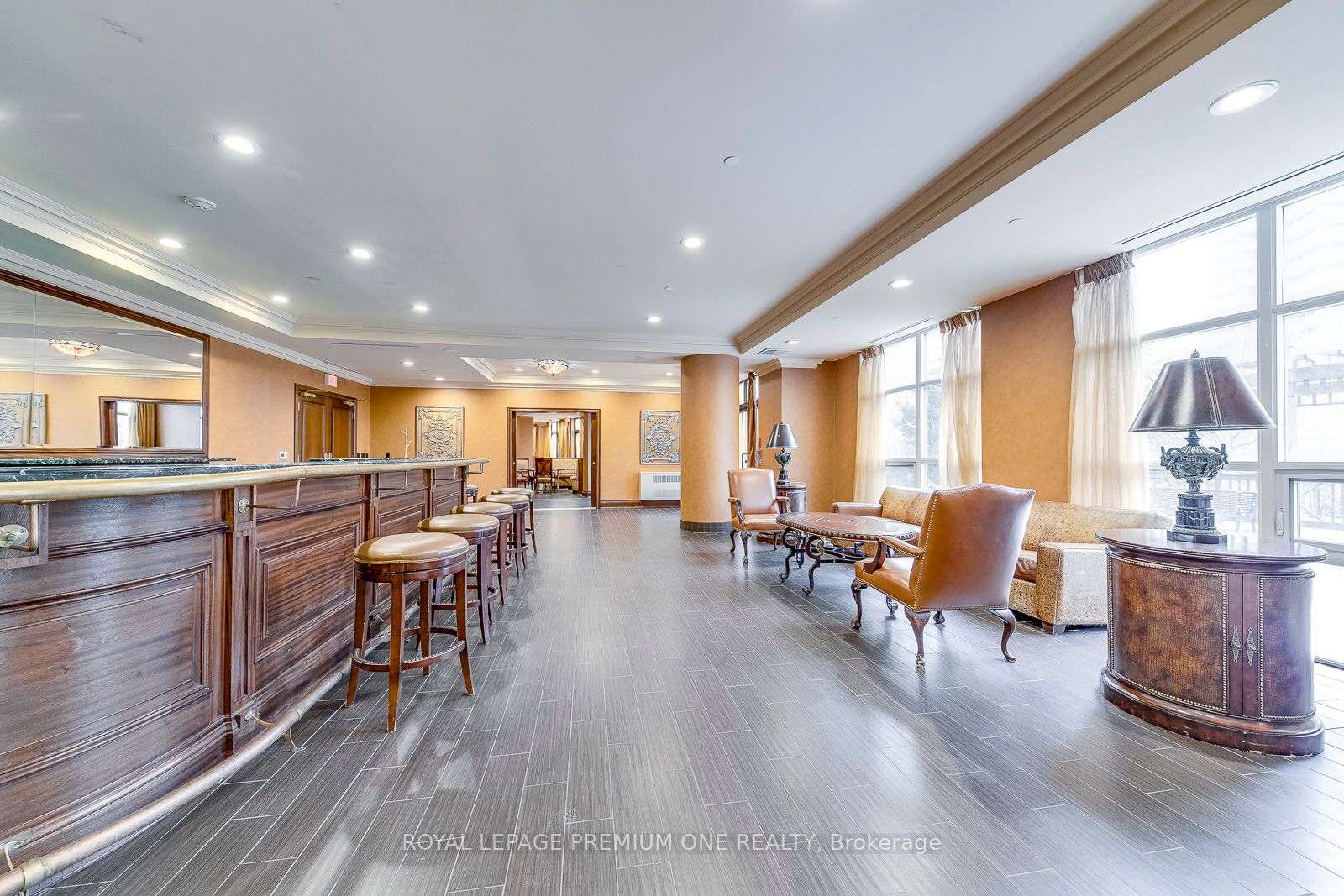 9225 jane Street, #806