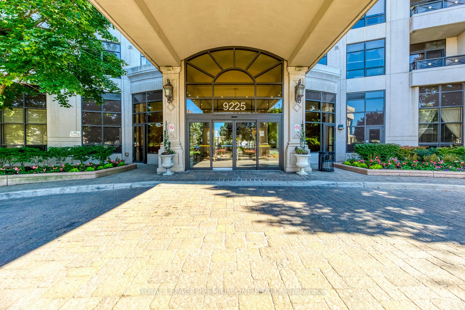 9225 Jane St, #806