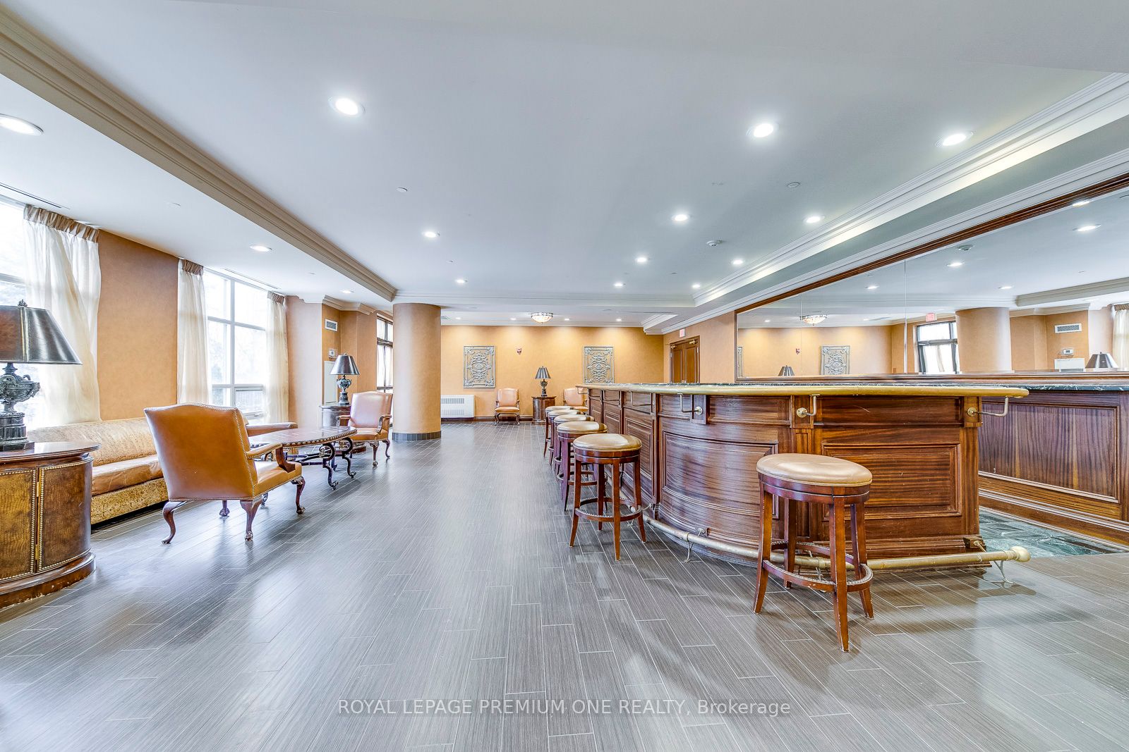 9225 jane Street, #806