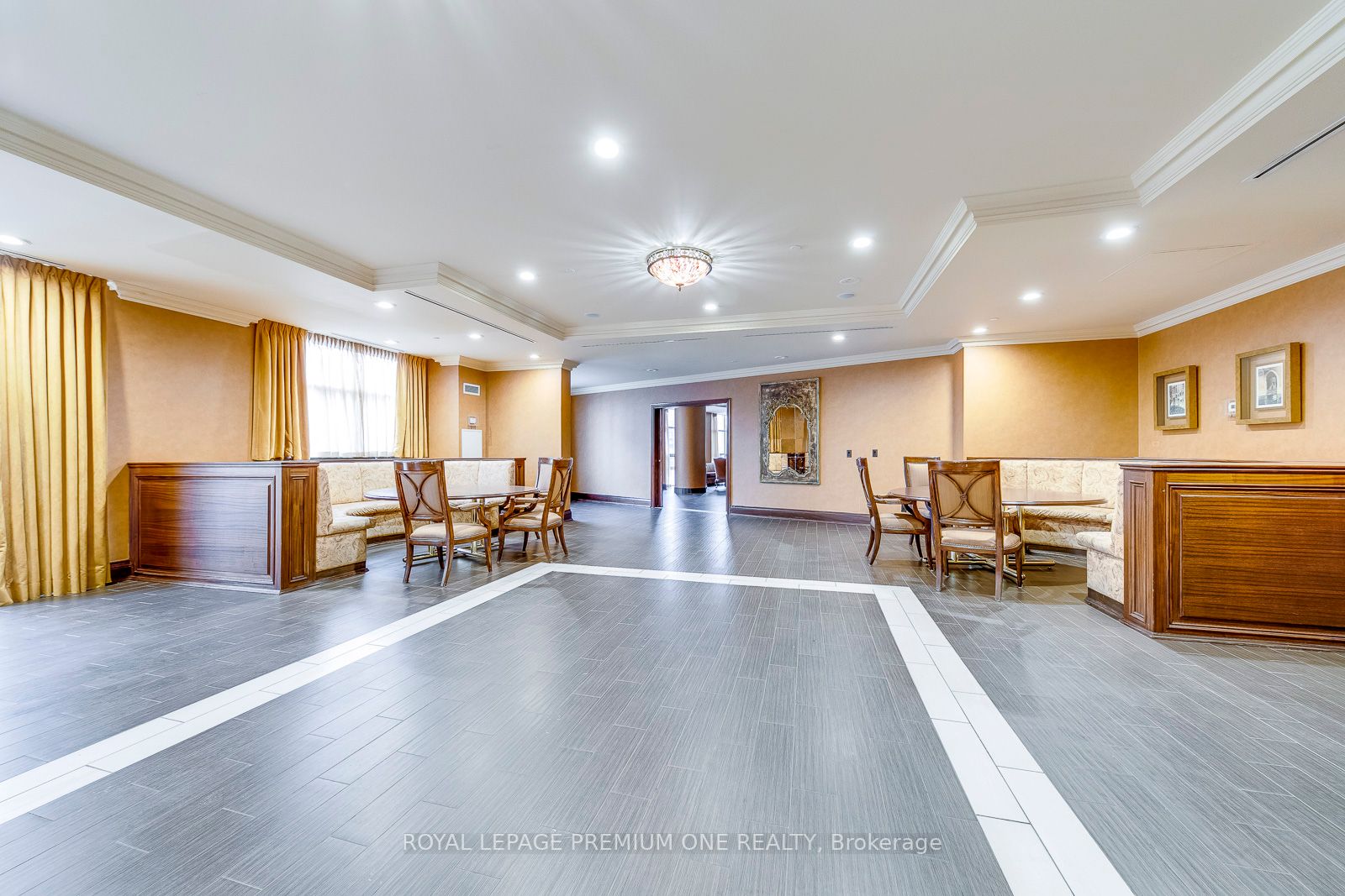 9225 jane Street, #806