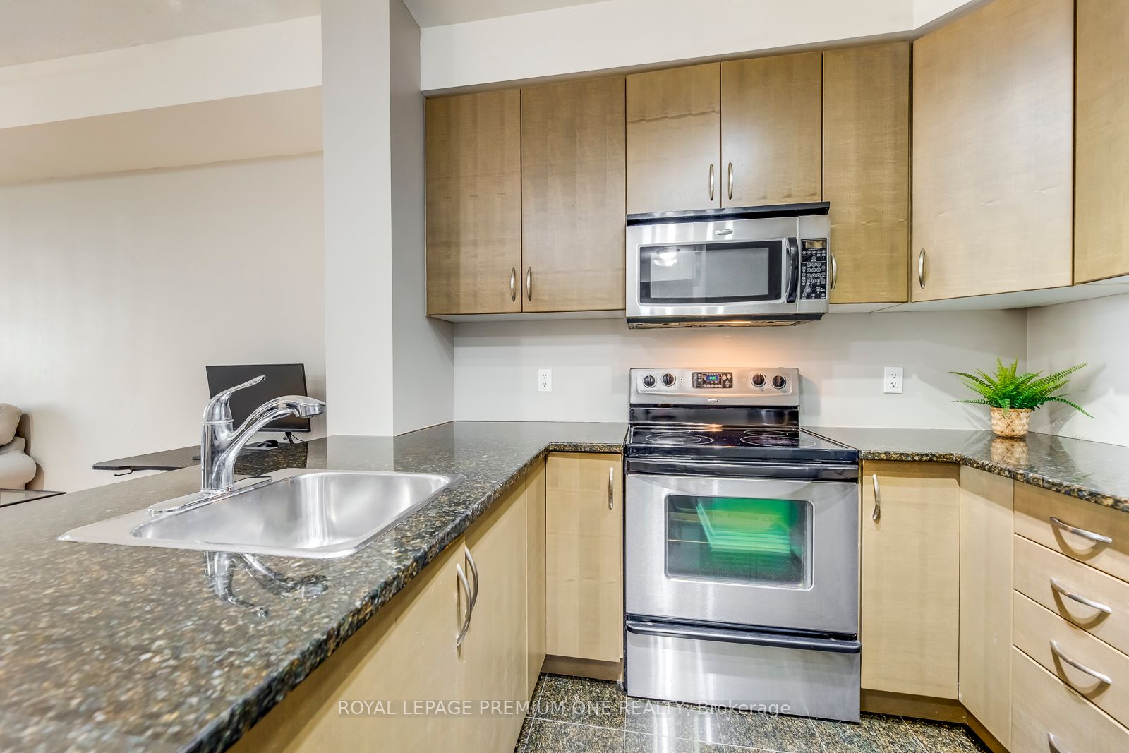 9225 jane Street, #806